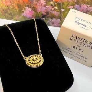 Avon Snow Fantasy Pendant Necklace 1980